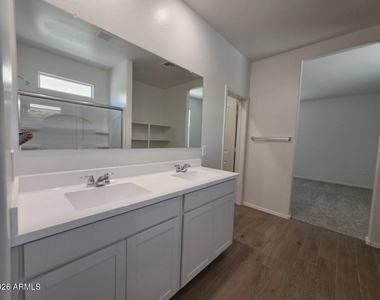 18399 W Buckskin Trail - Photo Thumbnail 27