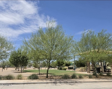 18399 W Buckskin Trail - Photo Thumbnail 53