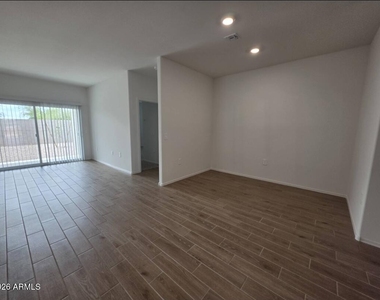 18399 W Buckskin Trail - Photo Thumbnail 35