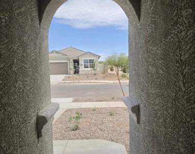 18399 W Buckskin Trail - Photo Thumbnail 4