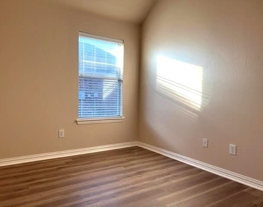 8405 Shasta Drive - Photo Thumbnail 19