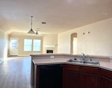 8405 Shasta Drive - Photo Thumbnail 10