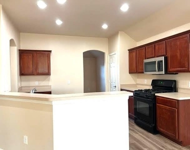 8405 Shasta Drive - Photo Thumbnail 9
