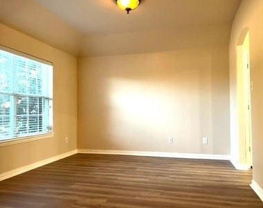 8405 Shasta Drive - Photo Thumbnail 2