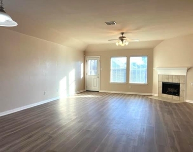 8405 Shasta Drive - Photo Thumbnail 7
