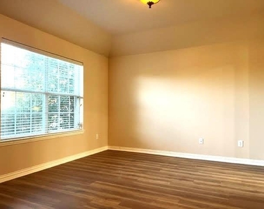 8405 Shasta Drive - Photo Thumbnail 14