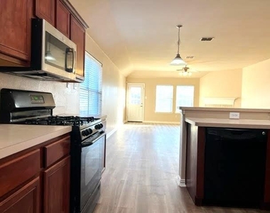 8405 Shasta Drive - Photo Thumbnail 8