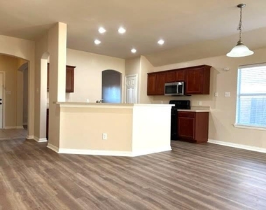 8405 Shasta Drive - Photo Thumbnail 13