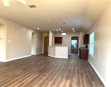 8405 Shasta Drive - Photo Thumbnail 11