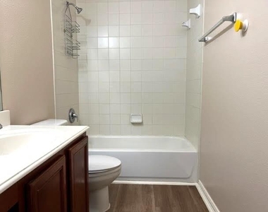 8405 Shasta Drive - Photo Thumbnail 18
