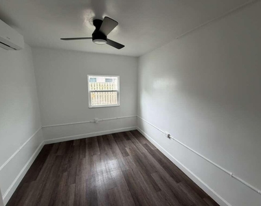 2620 Ne 7th Terrace - Photo Thumbnail 5