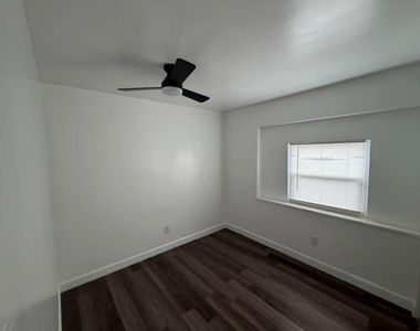 2620 Ne 7th Terrace - Photo Thumbnail 7