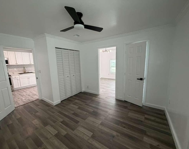 2620 Ne 7th Terrace - Photo Thumbnail 17