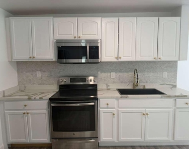 2620 Ne 7th Terrace - Photo Thumbnail 4