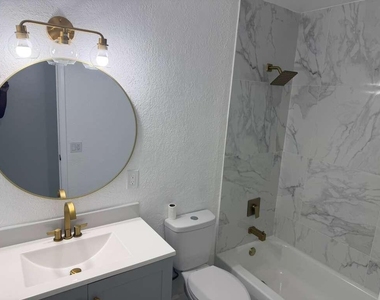 2620 Ne 7th Terrace - Photo Thumbnail 9