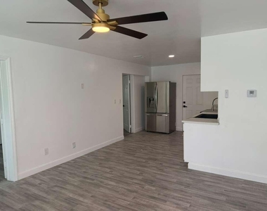 2620 Ne 7th Terrace - Photo Thumbnail 8