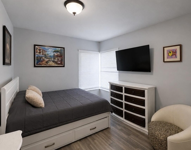 3873 Nw 2nd Court - Photo Thumbnail 21