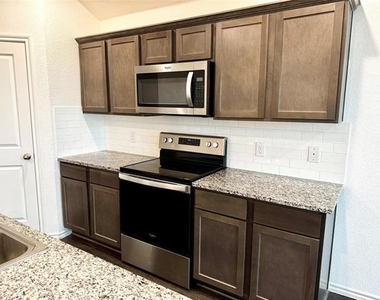 4325 Pyramid Drive - Photo Thumbnail 8