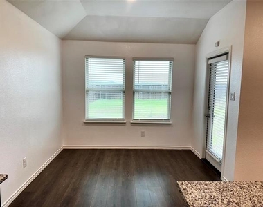 4325 Pyramid Drive - Photo Thumbnail 9