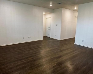 4325 Pyramid Drive - Photo Thumbnail 3