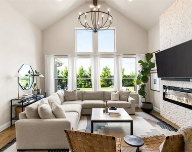 2560 Horsetail Road - Photo Thumbnail 19