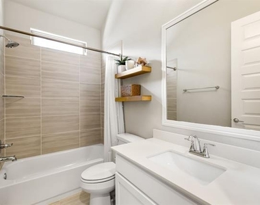 2560 Horsetail Road - Photo Thumbnail 7