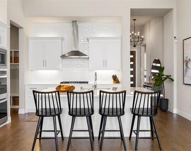2560 Horsetail Road - Photo Thumbnail 12