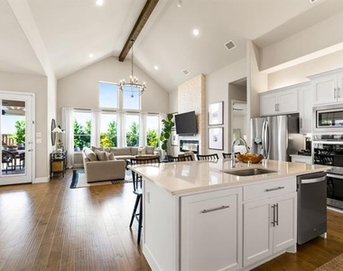 2560 Horsetail Road - Photo Thumbnail 9