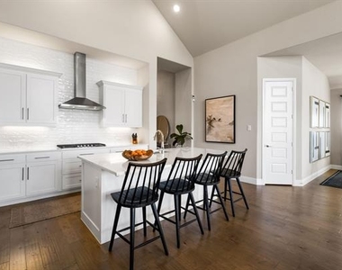 2560 Horsetail Road - Photo Thumbnail 14