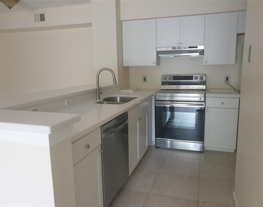 520 S Park Road - Photo Thumbnail 2