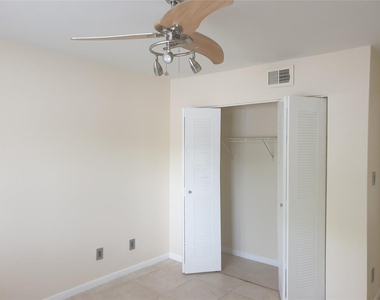 520 S Park Road - Photo Thumbnail 8