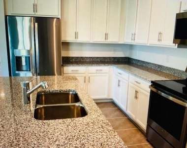 467 Sw Jeanne Avenue - Photo Thumbnail 8