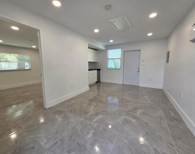 4648 Sw 24th Avenue - Photo Thumbnail 1