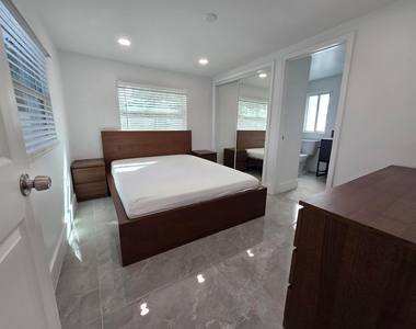 4648 Sw 24th Avenue - Photo Thumbnail 12