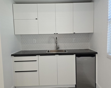 4648 Sw 24th Avenue - Photo Thumbnail 6