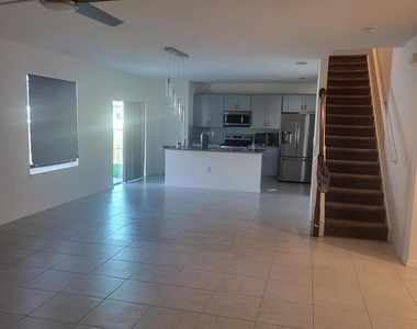 3801 Sw Hablow Street - Photo Thumbnail 7