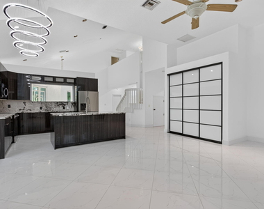 7087 Nw 78th Place - Photo Thumbnail 3