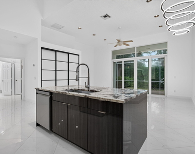 7087 Nw 78th Place - Photo Thumbnail 16