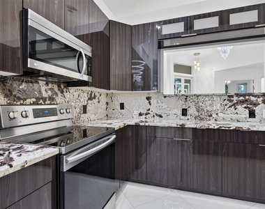 7087 Nw 78th Place - Photo Thumbnail 15