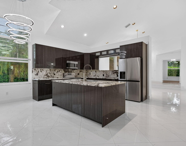7087 Nw 78th Place - Photo Thumbnail 13