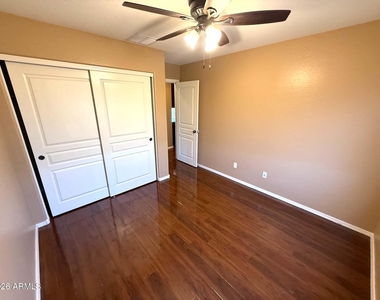 8821 S 40th Drive - Photo Thumbnail 14