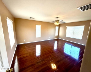 8821 S 40th Drive - Photo Thumbnail 7