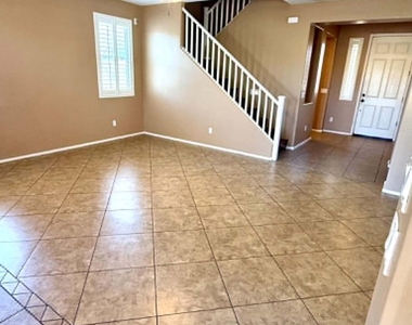 8821 S 40th Drive - Photo Thumbnail 3