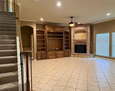 2207 Canterbury Drive - Photo Thumbnail 6