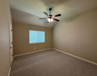 2207 Canterbury Drive - Photo Thumbnail 29