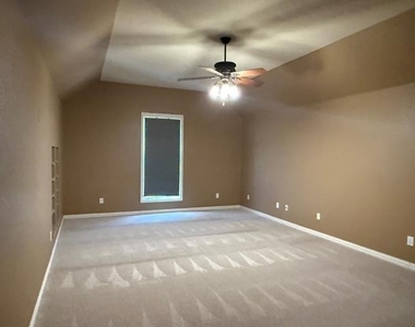 2207 Canterbury Drive - Photo Thumbnail 33
