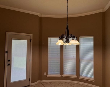 2207 Canterbury Drive - Photo Thumbnail 15