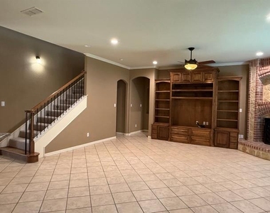 2207 Canterbury Drive - Photo Thumbnail 5
