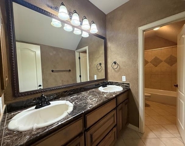2207 Canterbury Drive - Photo Thumbnail 27