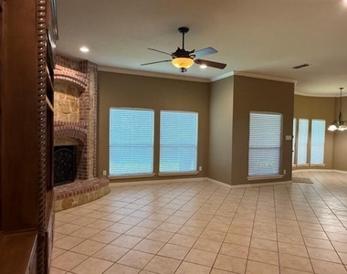 2207 Canterbury Drive - Photo Thumbnail 8